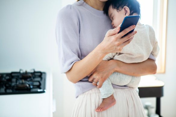 SNSにハマる主婦