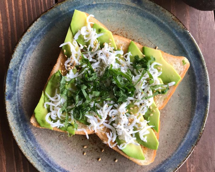 梅しらすアボカドトースト