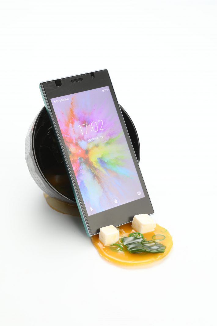 味噌汁スマホスタンド、こうやって使う！