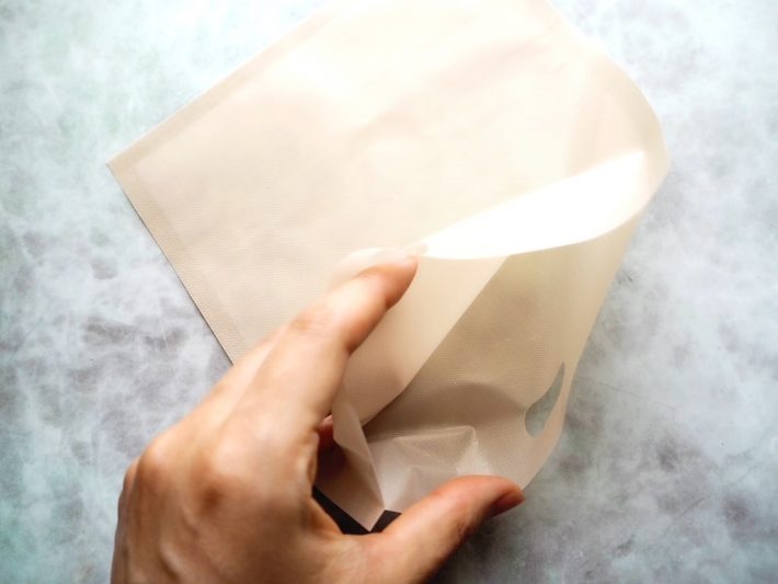 「トースターバッグ」の中に食パンを入れて焼くだけ