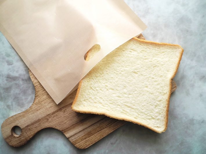 6枚切りの食パンを入れる