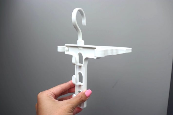 アームを後ろ側に立ち上げる