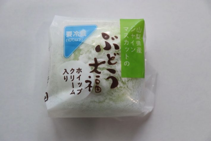 「山梨県産シャインマスカットのブドウ大福ホイップクリーム入り」172円（税込み）