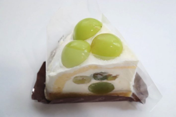 「山梨県産シャインマスカットのズコット」594円（税込み）