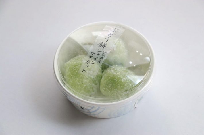 「山梨県産シャインマスカットのぶどう餅」140円（税込み）