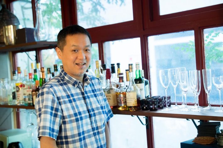 「BAR BOSSA（バールボッサ）」の店主・林伸次さん