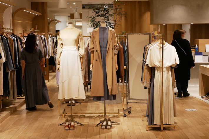 女性アパレルショップ、秋冬
