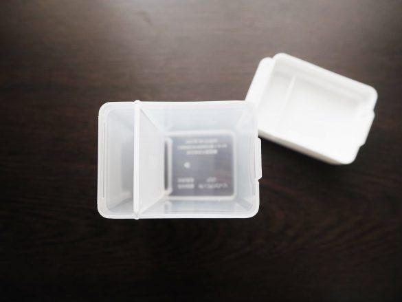 「ひとふり計量ボトルフタを外す