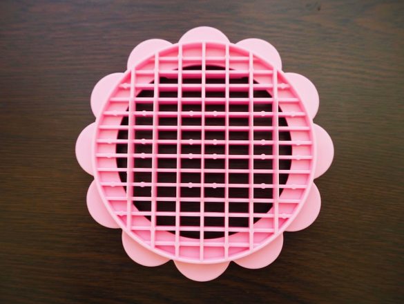 本体も可愛らしいお花の形