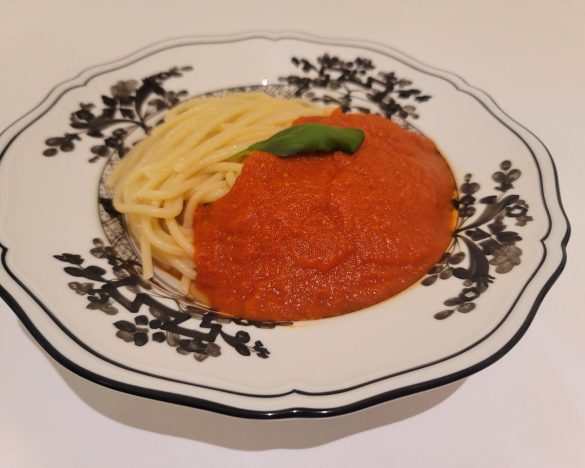 このままが一番おいしいと実感できるトマトソースパスタ