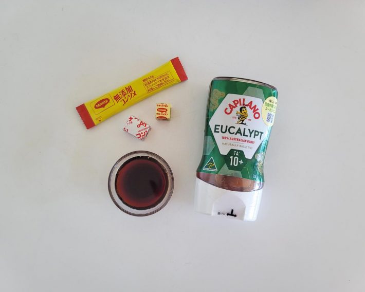 トマトソースの味に深みを与えてくれる3つのアイテム。ブイヨンはコンソメでもOK