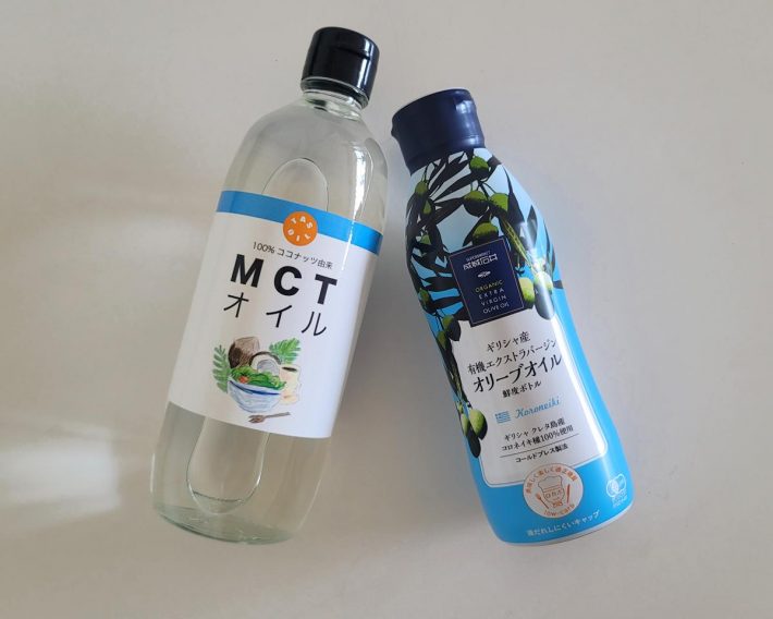 私はMCTオイルとオリーブオイルをメインに取り入れています。Amazon限定ブランド　100％ココナッツ由来MCTオイル（フラット・クラフト）