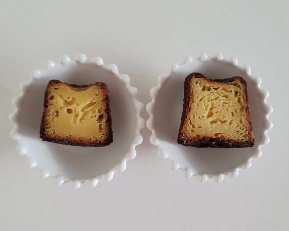 左がローソン、右がPAUL。生地の気泡の入り方に大きな違いを感じます。値段が違うからと言われれば話は終わってしまいますが、PAULのカヌレは一度は食べてみる価値があります