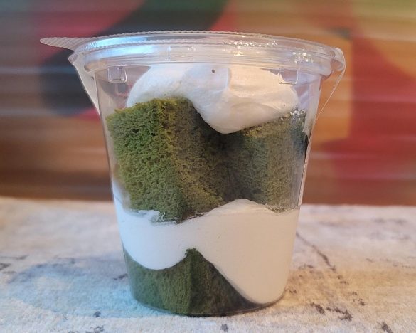 ふんわり宇治抹茶シフォン 388円