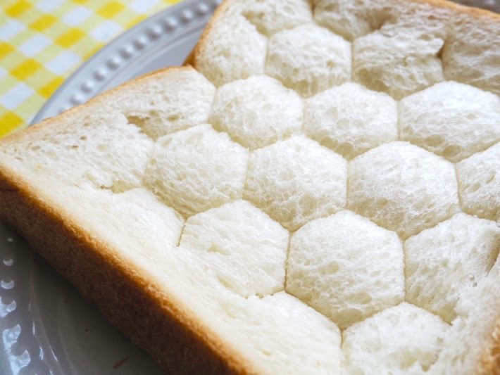 ハニカム状切れ目アップ