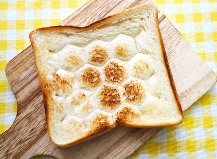 トースターできつね色になるまで焼く