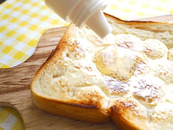 はちみつをタラリ