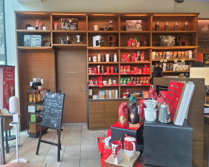 ハロウィンが終わり、スターバックスはすっかりホリデー仕様に