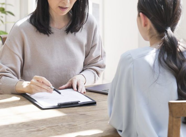 カウンセリングを受ける女性