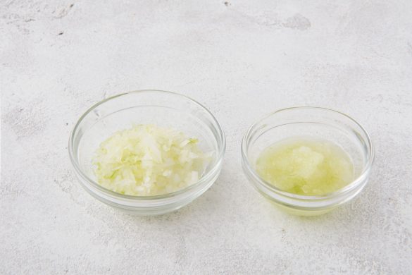 たまねぎのみじん切りとすりおろし