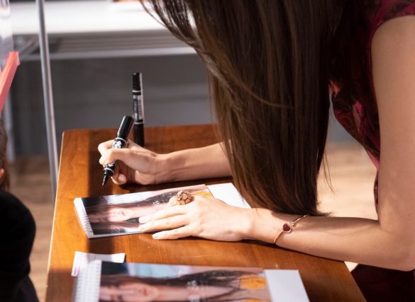 加治ひとみさん