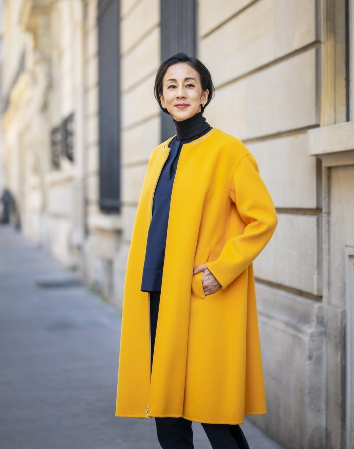 カナリアイエローのコート