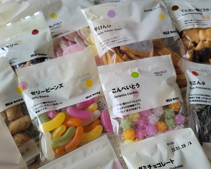 色がついた水玉模様が、「ぽち菓子」の目印です