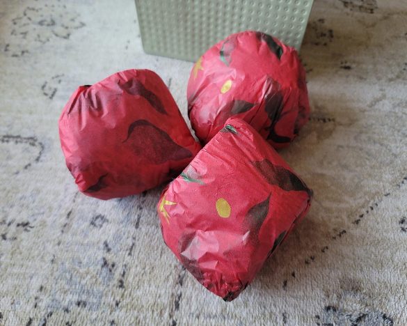 ホリデーシーズンに購入すると、包み紙も素敵