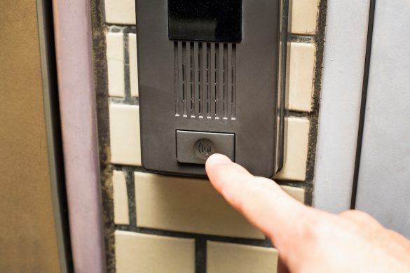 ドアを絶対に開けない彼