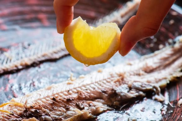 裏面(背骨の反対側)の身はレモン風味で