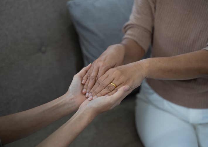 これから観光という時に足をひねる