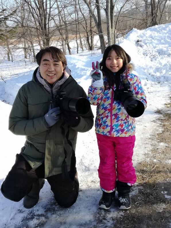 小原玲さん(左)と筆者(右)