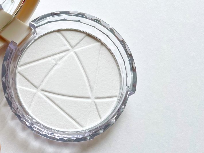 セザンヌ 毛穴レスパウダー 748円（税込）