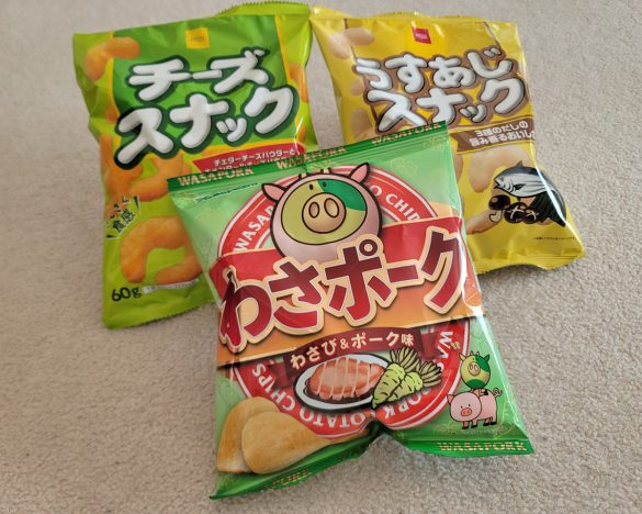 ベイシアチーズスナック 84円、ベイシアうすあじスナック 84円、わさポーク 95円