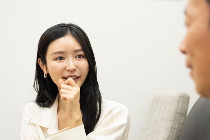 加治ひとみ　小林弘幸２