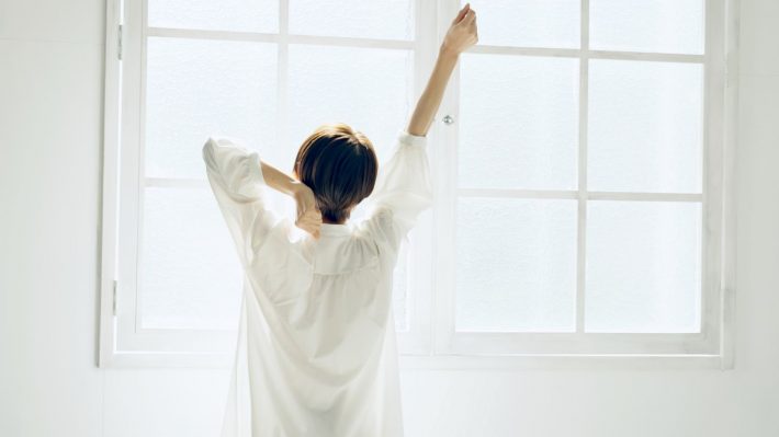 リラックスする女性