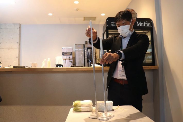 「伸縮トイレ床ワイパー」（980円/税込）