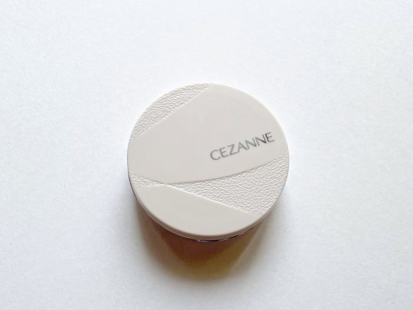 セザンヌ 毛穴レスパウダー 748円（税込）