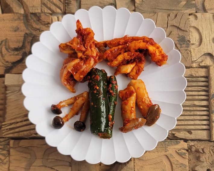 秋バージョンに入っている全5種。左上から、白菜、切干大根、エリンギ、キュウリ、しめじ