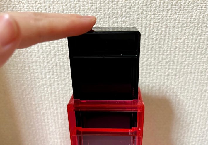 ホルダーを下に押していくだけ