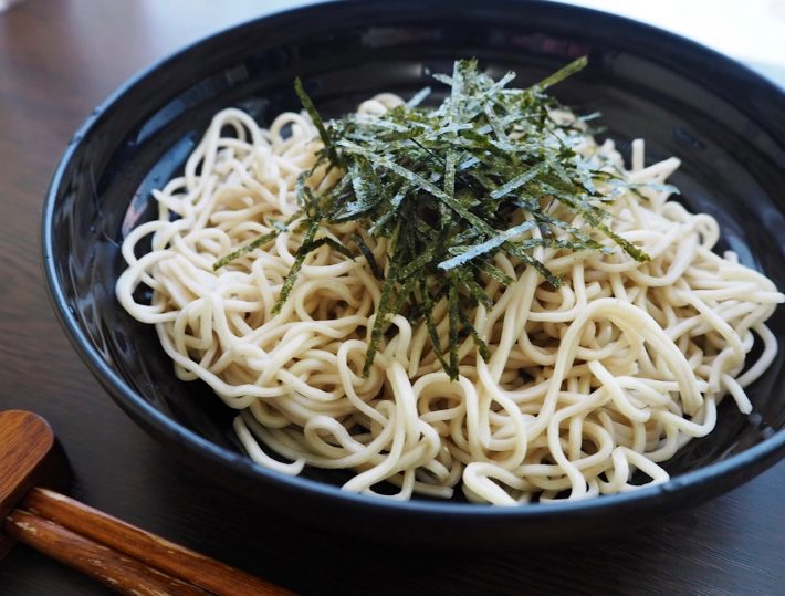 ざるそばにかけて食べた