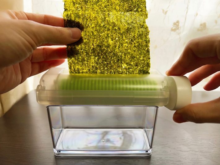 スリット部分にのりを入れる