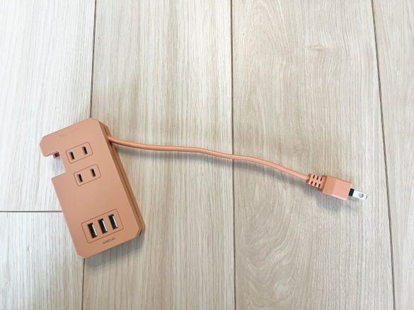 3COINSの2コンセント3USBタップ