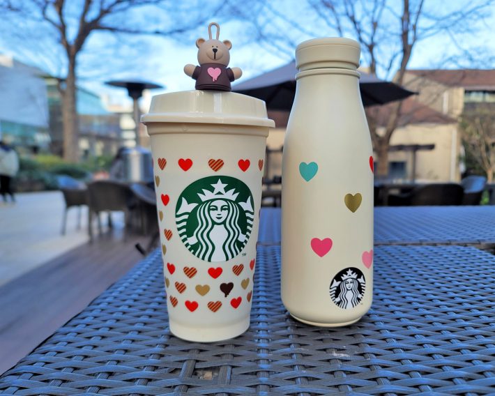 スタバの2023年バレンタインのテーマは、「♡（ハート）」です