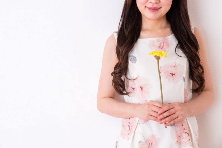 ワンピース姿の女性