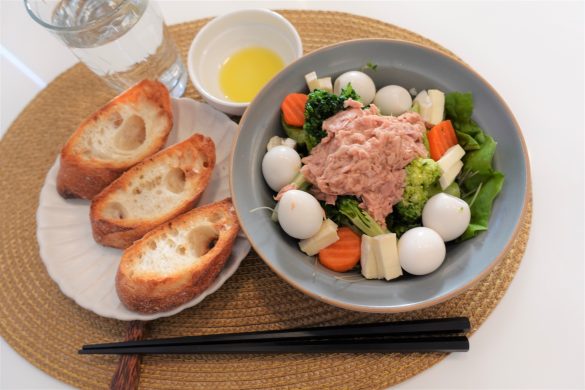 うずらの卵・ツナ・カマンベールチーズのサラダ