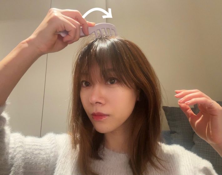 “逆サイド”に向かってとかす