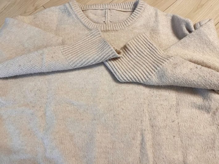 毛玉のついたニット