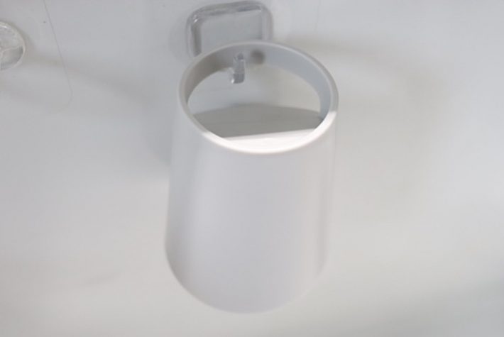 浮かせて収納できる