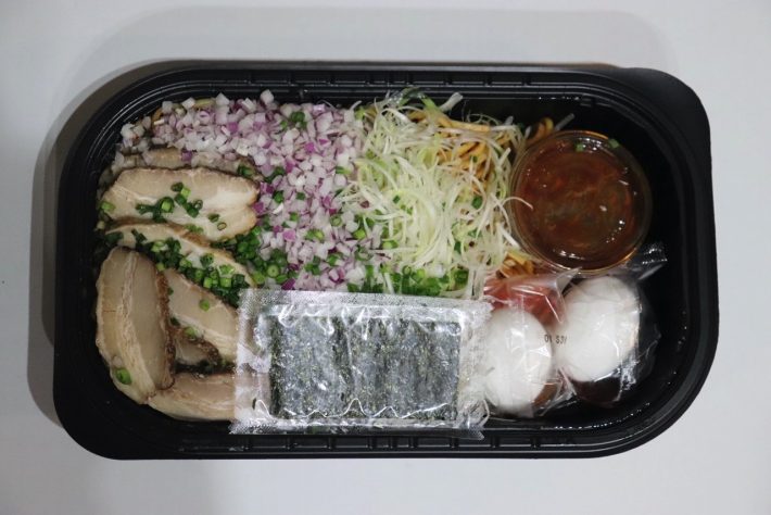 ボリュームがすごい！分厚いチャーシューが13枚